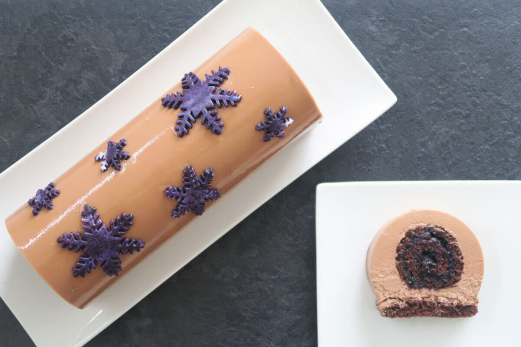 Bûche de Noël myrtille et chocolat au lait Jivara