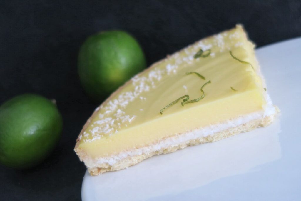 Tarte au citron vert et à la noix de coco