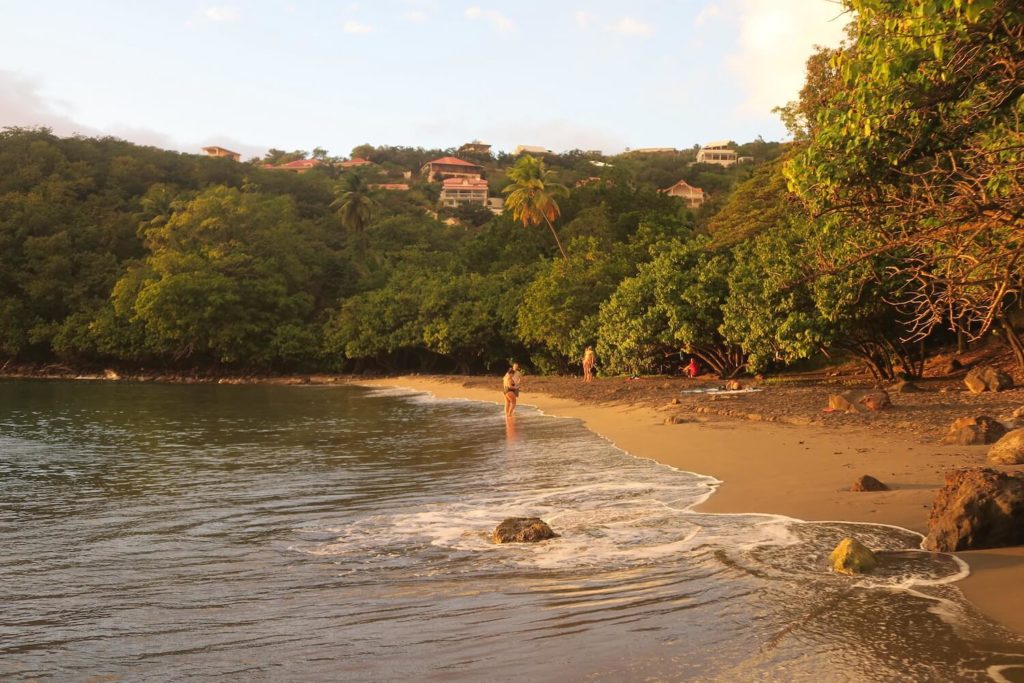 Guadeloupe - Coucher de soleil à la plage de Malendure