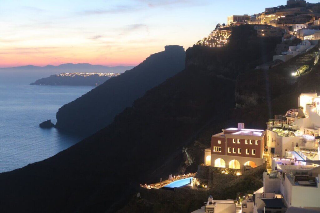 Santorin - Coucher de soleil à Fira