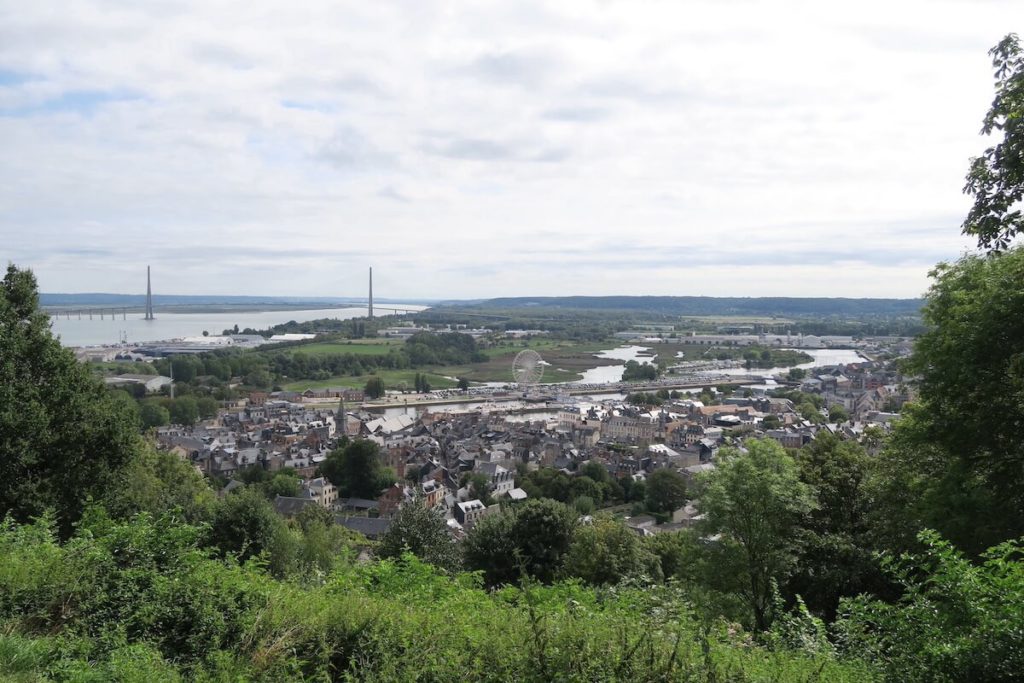 Honfleur - Panorama du Mont Joli avec le pont de Normandie
