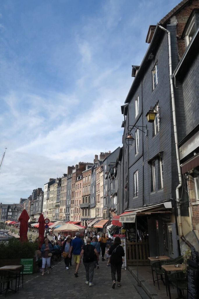 Normandie - Honfleur - Vue sur les façades du vieux bassin