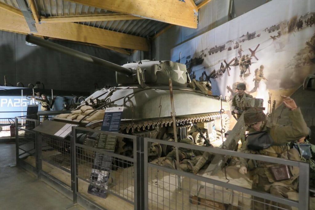 Normandie - Reconstitution de l'arrivée des chars sur la plage