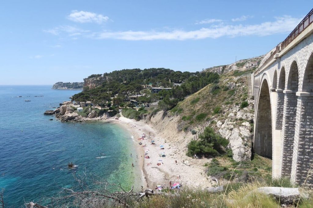 Côte Bleue - La calanque des Eaux Salées vue depuis le sentier