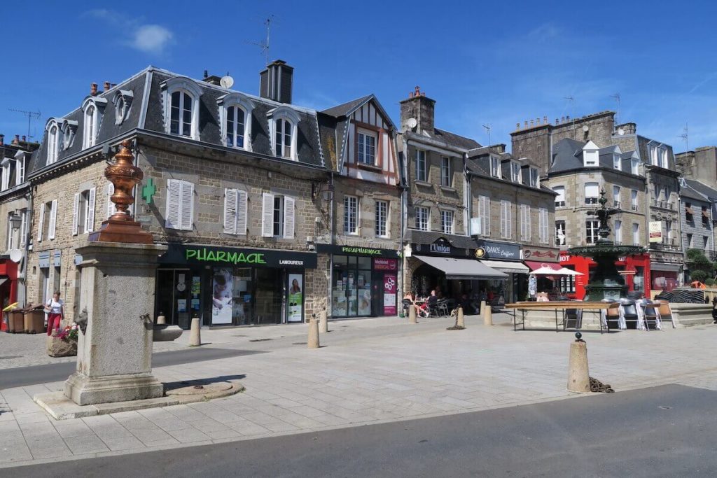 Normandie - Villedieu-les-Poêles - Place du village